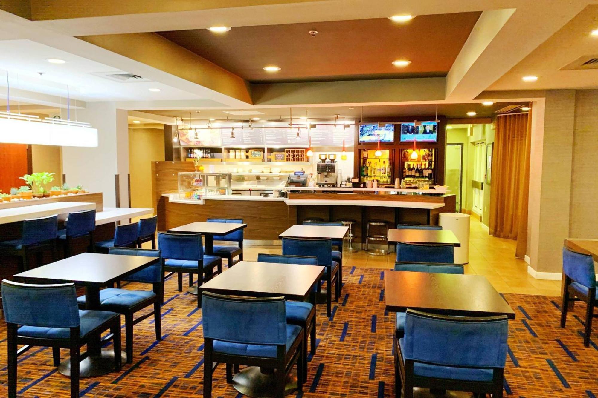 Courtyard Cleveland Airport South Middleburg Heights Exterior foto