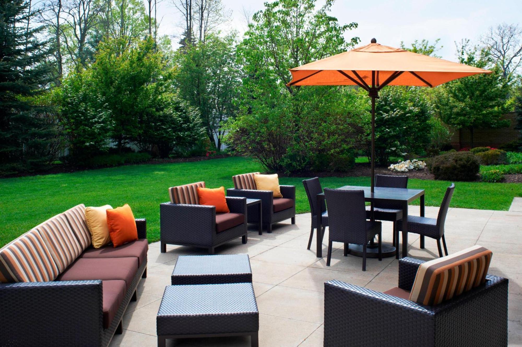 Courtyard Cleveland Airport South Middleburg Heights Exterior foto
