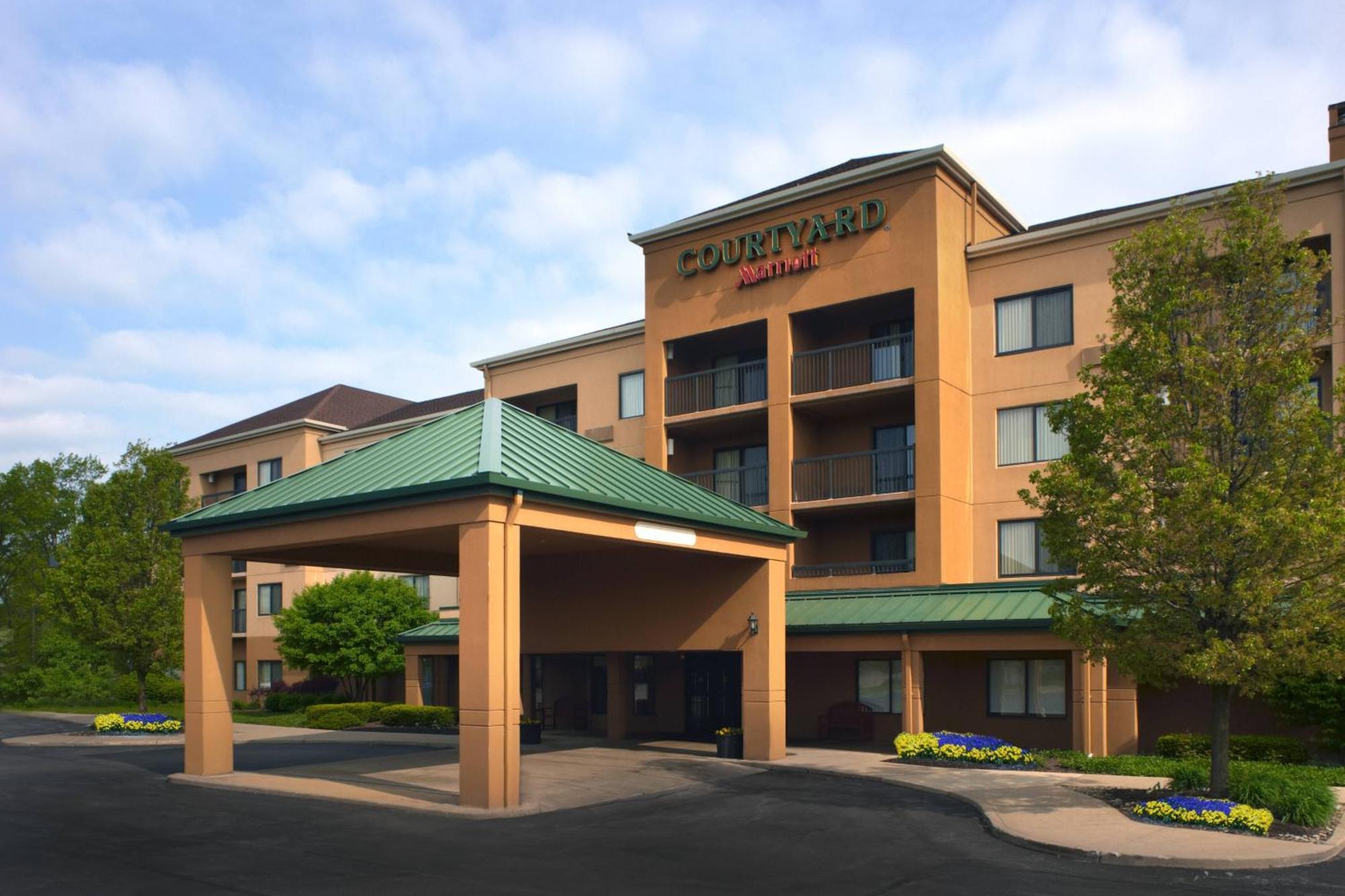 Courtyard Cleveland Airport South Middleburg Heights Exterior foto